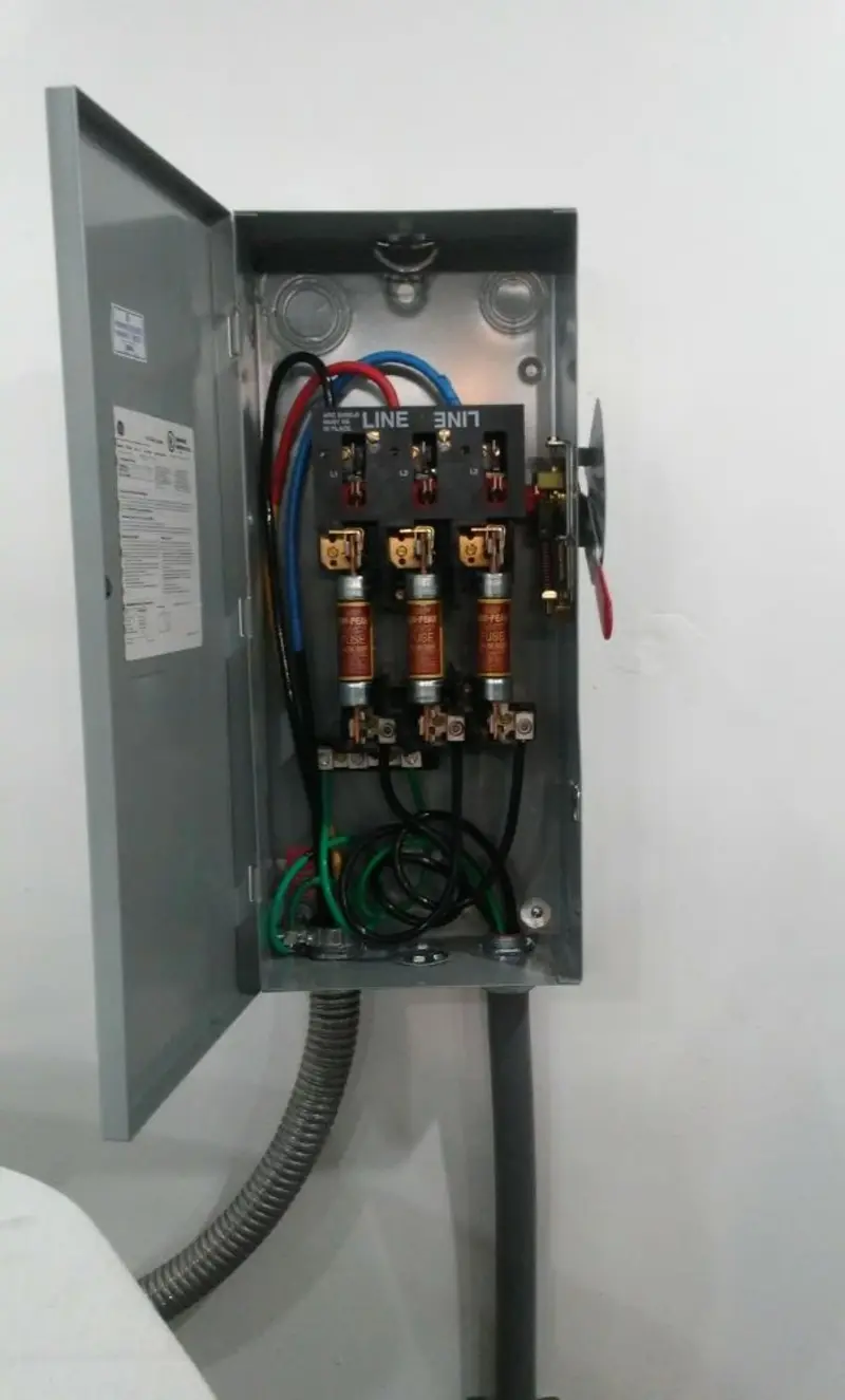 Three-phase disconnect switch installed for Smoke Detector Installation in Glenwood